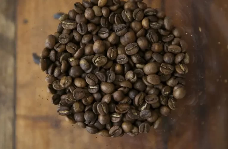 Tarifaço dos EUA ameaça exportações de café, carne, frutas e suco de laranja