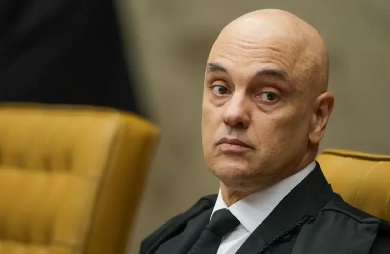 Moraes decreta prisão domiciliar de Bolsonaro após descumprimento de medidas