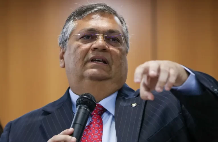 Dino afirma que STF não pode ceder a coações, chantagens e ameaças