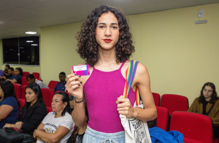 Maricá entrega mais 700 cartões do Bilhete Único Universitário para estudantes