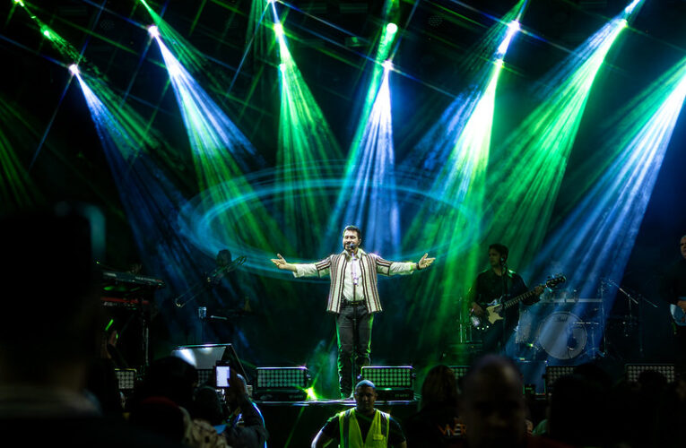 Padre Fábio de Melo e Tiee encerram a Festa da Padroeira de Maricá 2025