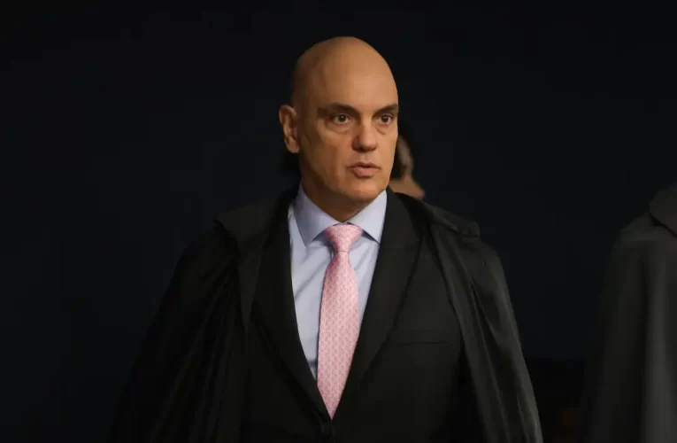 Moraes vota pela condenação de Bolsonaro por golpe de Estado