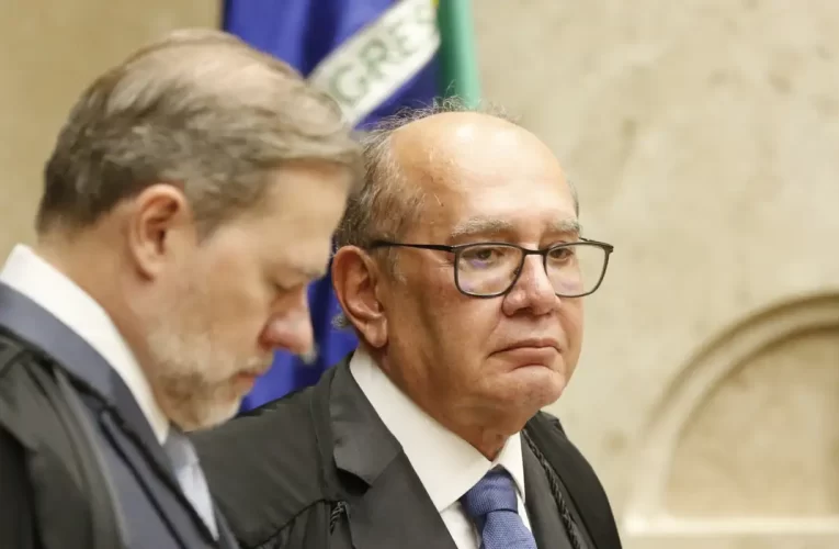 Mendes pede parecer sobre ações contra impeachment no STF