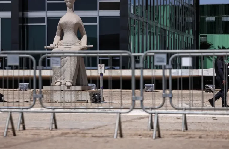 Barroso diz que julgamento de Bolsonaro no STF é sobre provas, não política