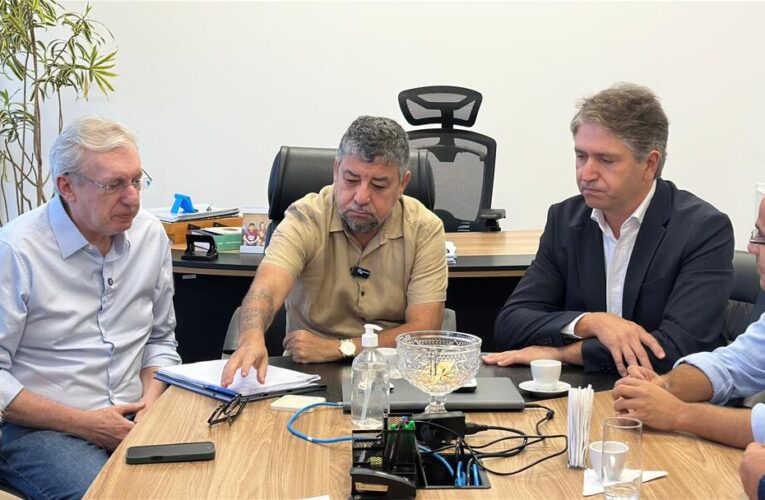 Quaquá assina contrato para construção do Plaza Shopping Maricá