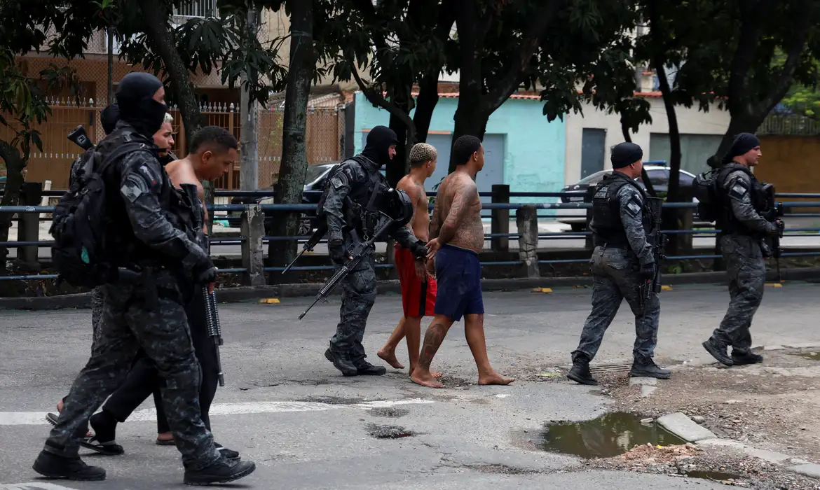 Operação Contenção,Complexo do Alemão,Complexo da Penha,Polícia Militar,Bope,Criminalidade no Rio,Comando Vermelho,Interdições,Violência Urbana,Transporte Público,Segurança Pública,Rio de Janeiro