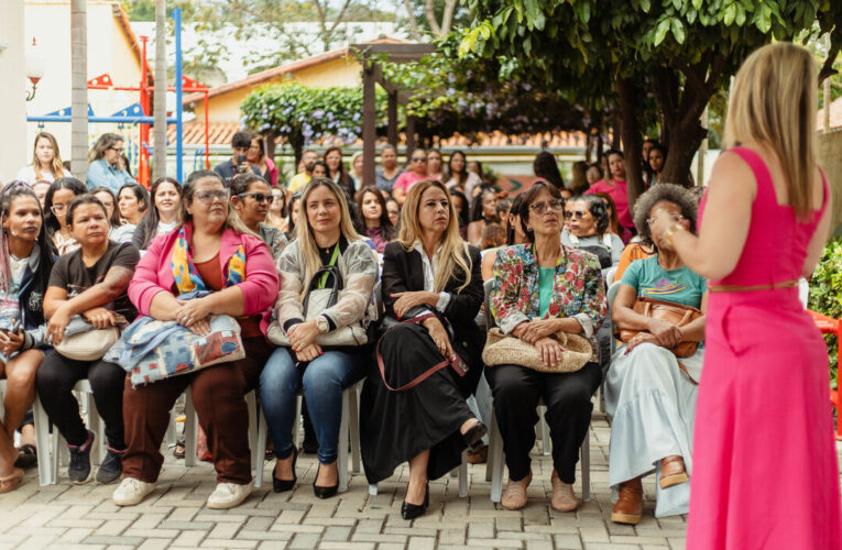 Café Delas reúne mulheres e meninas em ação de acolhimento e empoderamento no Outubro Rosa em Maricá