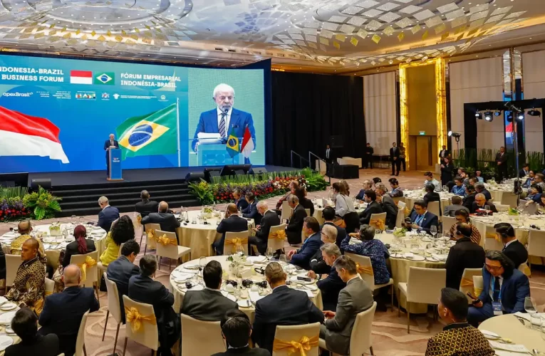 Lula defende uso de moedas locais para comércio Brasil-Indonésia