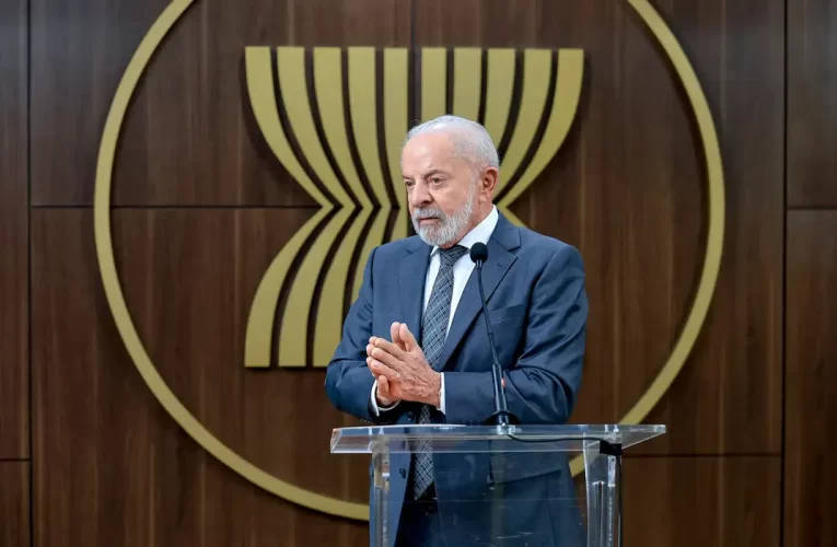 Lula quer discutir com Trump a punição dada a ministros do STF