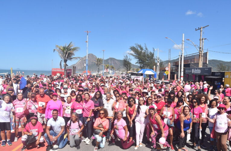 Caminhada do Outubro Rosa da Terceira Idade reúne 600 participantes em Maricá
