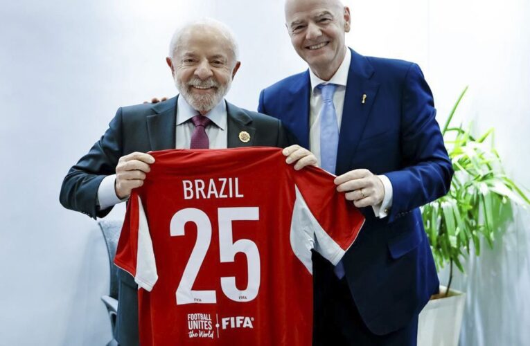 Lula convida presidente da Fifa para conhecer Universidade do Esporte