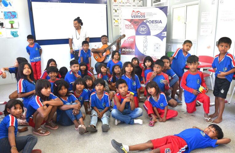 Festival Rio de Versos começa com poesia e música em escola indígena de Maricá