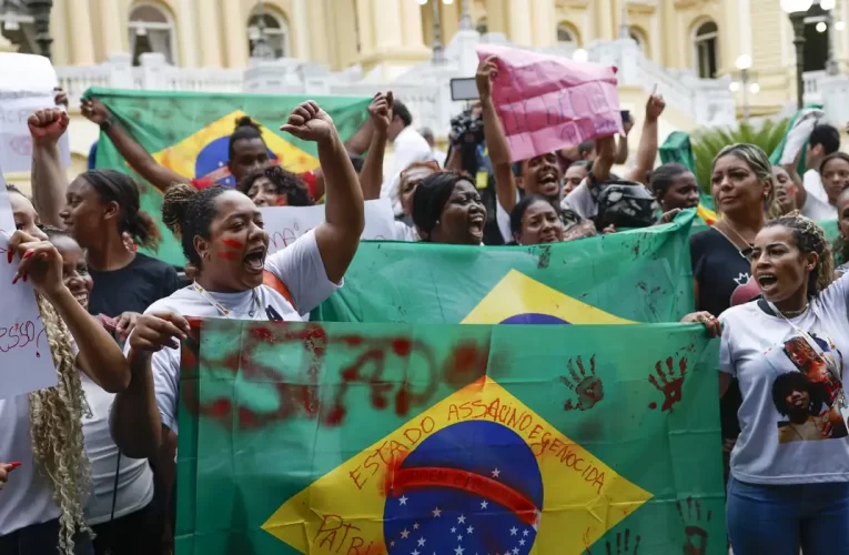 Moradores do Alemão e da Penha protestam contra mortes em operação
