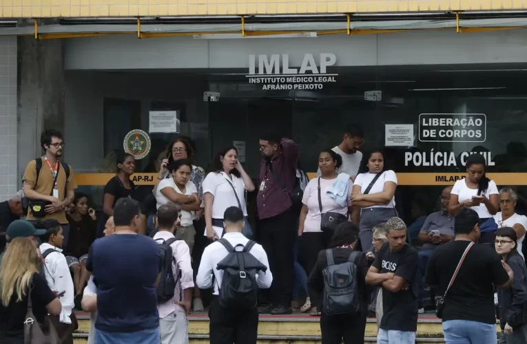 Famílias de mortos em operação no Rio reclamam de falta de informação