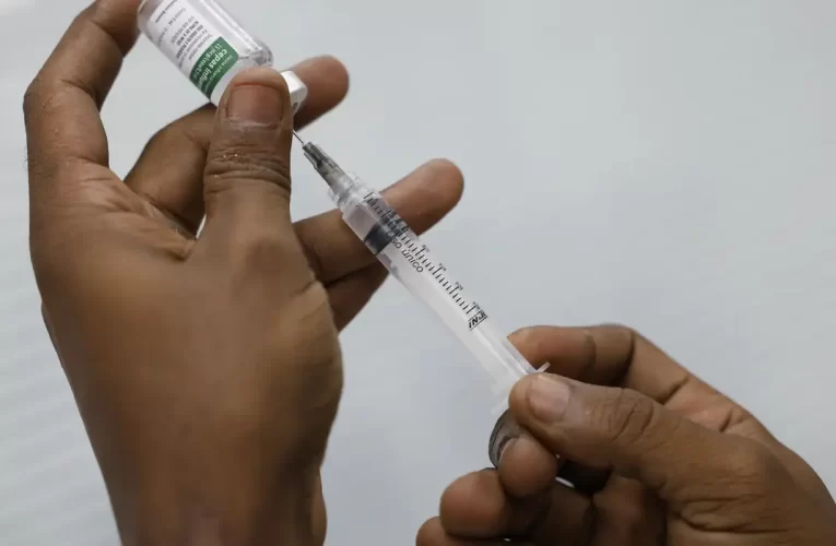 Vacinação despenca na Maré em dias de operação policial, aponta Unicef