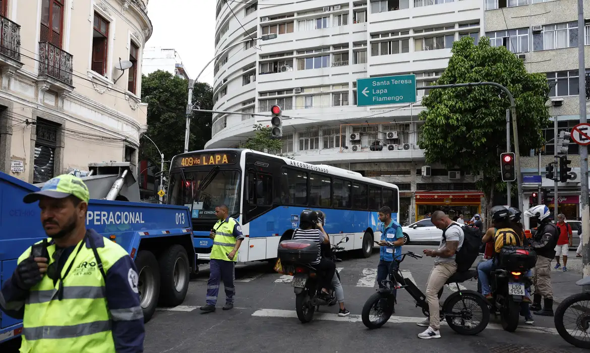 Rio de Janeiro, Operação Contenção, Comando Vermelho, COR, Transporte Público, Segurança, Bloqueios, Caos no Rio