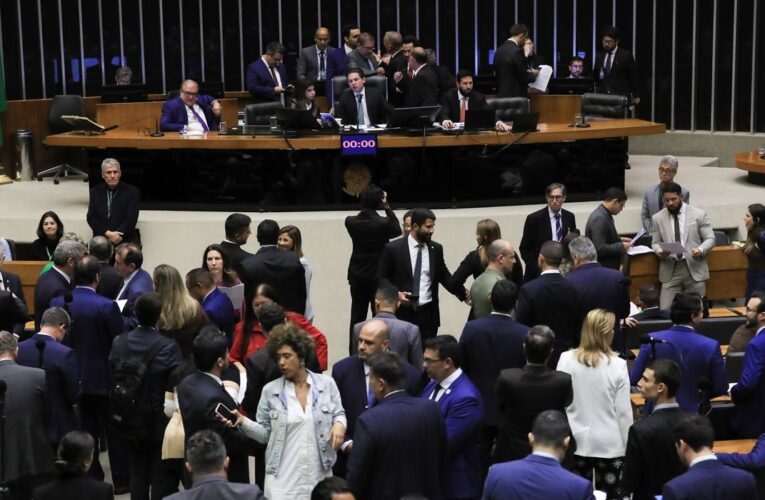 Câmara aprova urgência para votar direito à bagagem de mão gratuita