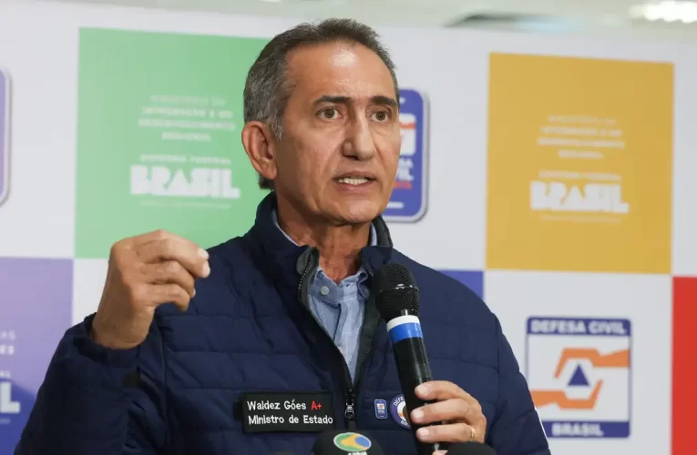 Governo anuncia envio de equipes para região destruída por ciclone