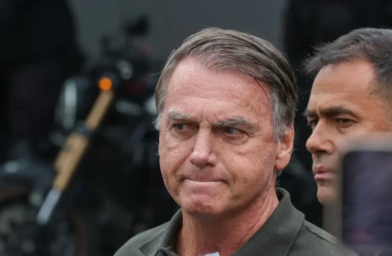 Bolsonaro é preso pela Polícia Federal em Brasília após decisão de Moraes