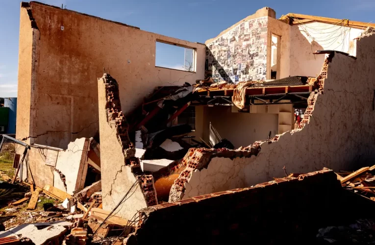 Famílias atingidas por tempestade no Paraná vão receber até R$ 50 mil