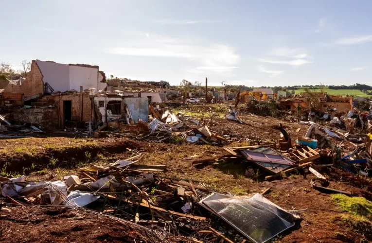 Médicos e psicólogos do SUS atendem vítimas do tornado no Paraná