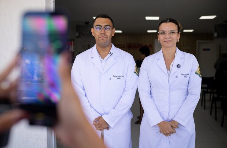 Médicos formados pelo Passaporte Universitário começam a atuar nas USF de Maricá