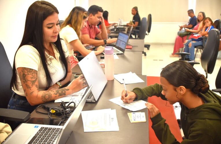 Mutirão do Mumbuca Futuro entrega senhas do novo app de pagamento em Maricá