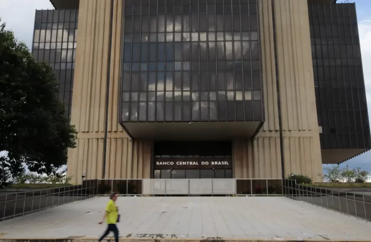 Estimativas do mercado para inflação e PIB permanecem estáveis