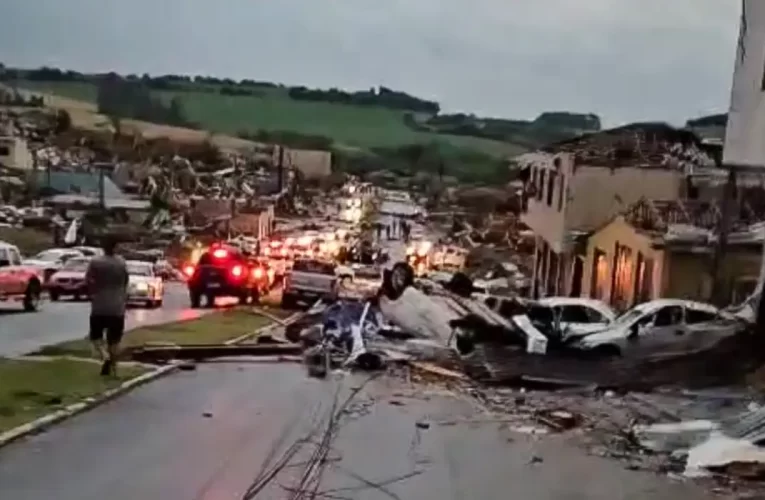 Ciclone causa destruição, deixa 4 mortos e 400 feridos no Paraná