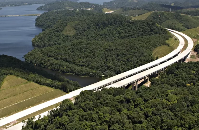 Caminhão interdita Rodoanel em São Paulo e PM é acionada