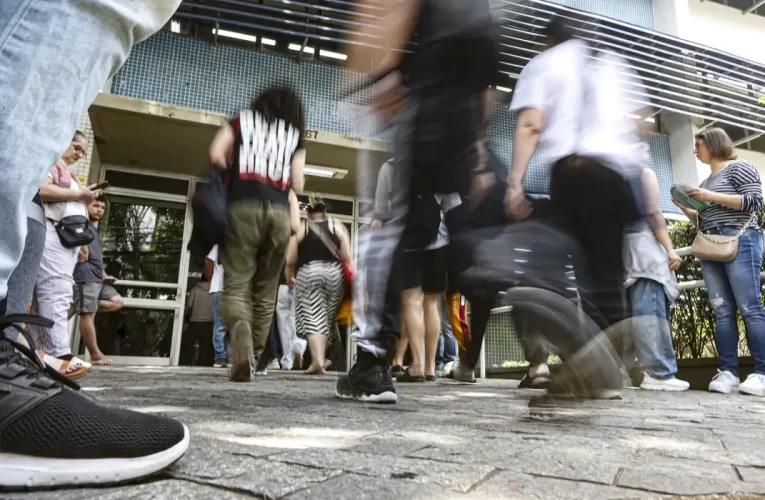 Entenda como é calculada a nota das provas objetivas do Enem 2025