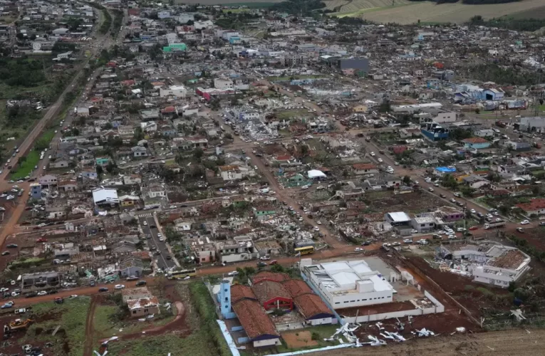 Paraná decreta calamidade pública após tornado destruir cidade