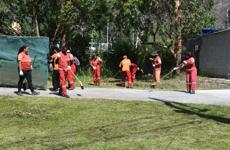 Maricá realiza mutirão de limpeza para prevenir alagamentos em Itaipuaçu