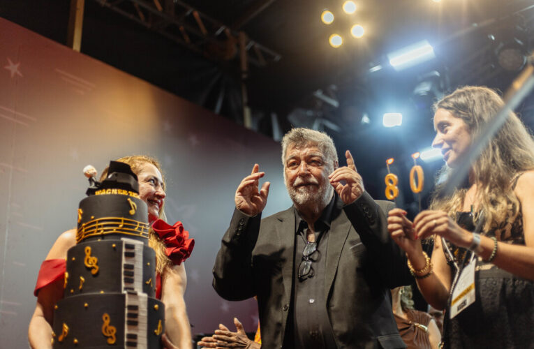 Wagner Tiso celebra 80 anos com concerto emocionante em Maricá