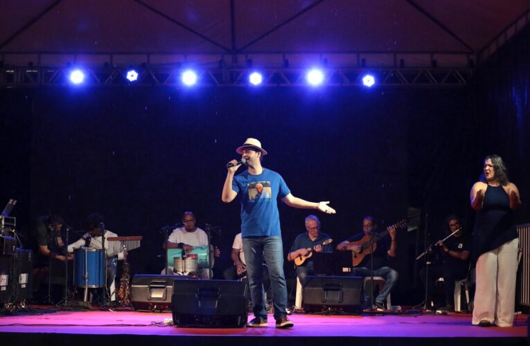 Tributo a Paulinho da Viola reúne centenas em Maricá