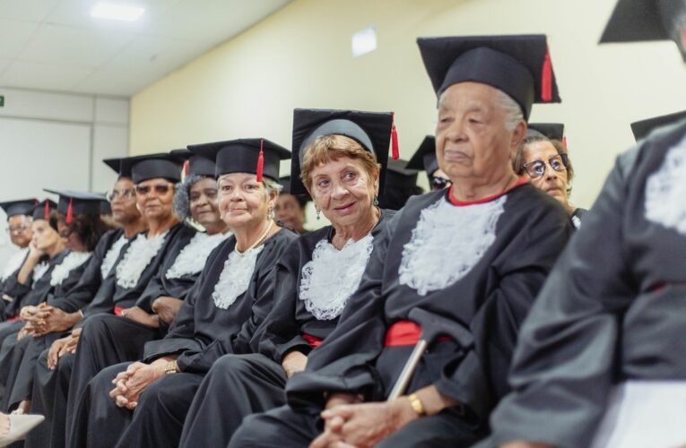 Maricá forma alunos da Escola Municipal de Idosos