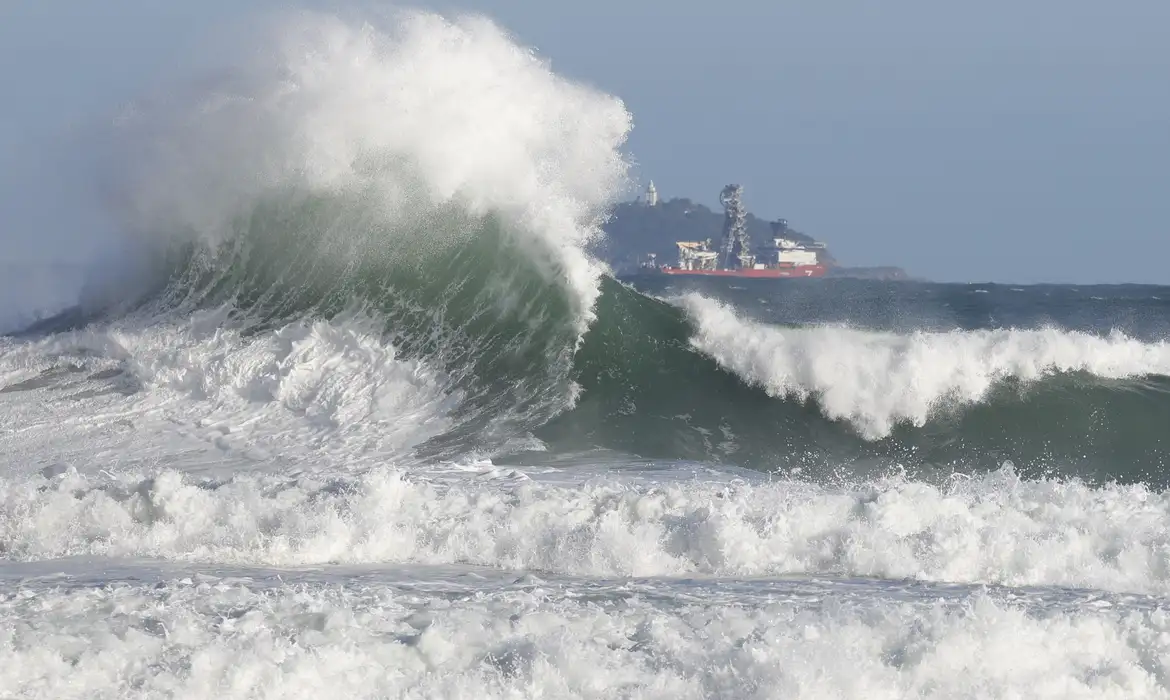 ressaca no Rio, alerta de ressaca, Marinha do Brasil, litoral do Rio de Janeiro, réveillon no Rio, ondas fortes, segurança no mar