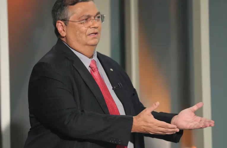 Dino manda PF investigar novas irregularidades em emendas Pix