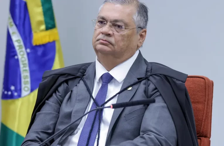 Flávio Dino proíbe emendas para entidades ligadas a parentes de parlamentares