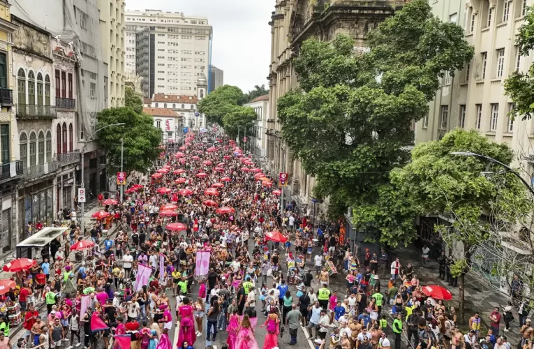 Bloco da Lexa leva multidão ao circuito Preta Gil no centro do Rio