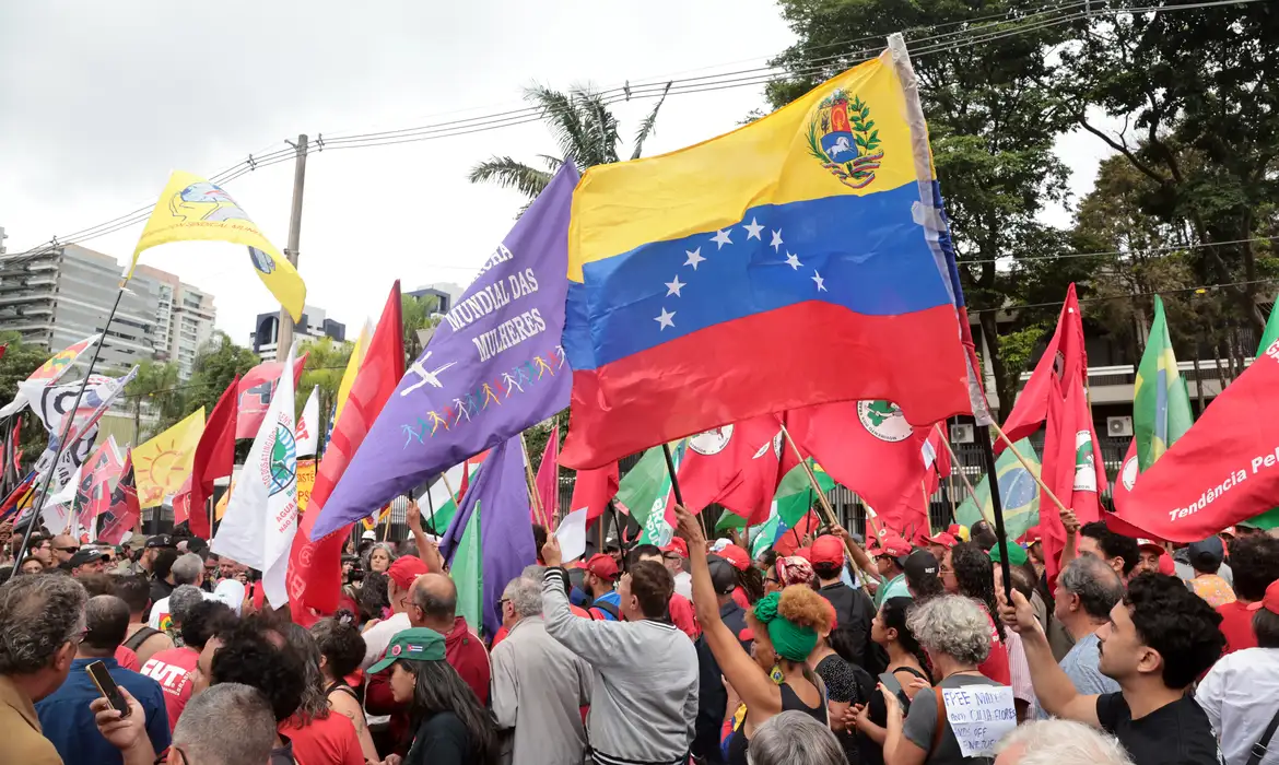 protesto em São Paulo, Nicolás Maduro, Venezuela, Estados Unidos, soberania, movimentos sociais, política internacional