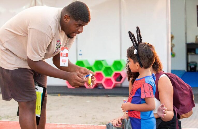 Maricá distribui 63 mil pulseiras e reforça segurança de crianças no Carnaval