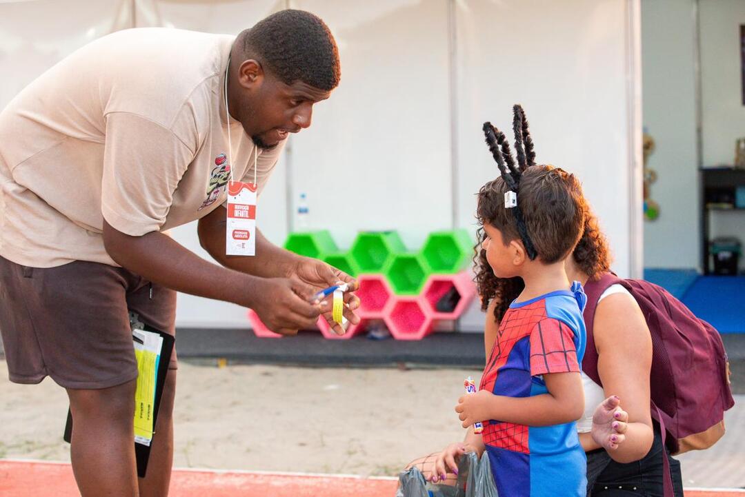 Maricá, Carnaval Maricá, pulseiras de identificação, segurança infantil, assistência social Maricá, proteção social, famílias, eventos públicos