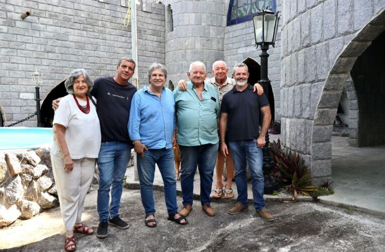 Maricá oferece oficina de escultura em madeira com artista Carlos Calsavara