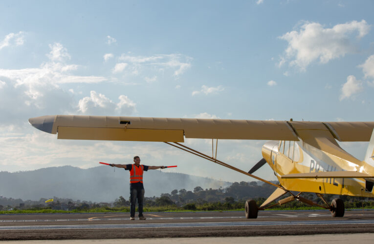Maricá, Voar é para Todos, Passaporte Universitário, aviação em Maricá, indústria aeroespacial, educação Maricá, Codemar, Rodrigo Moura, formação de pilotos, oportunidades para jovens