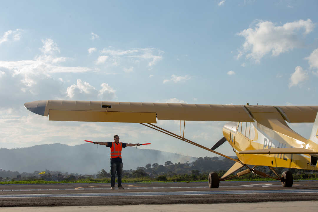 Maricá, Voar é para Todos, Passaporte Universitário, aviação em Maricá, indústria aeroespacial, educação Maricá, Codemar, Rodrigo Moura, formação de pilotos, oportunidades para jovens