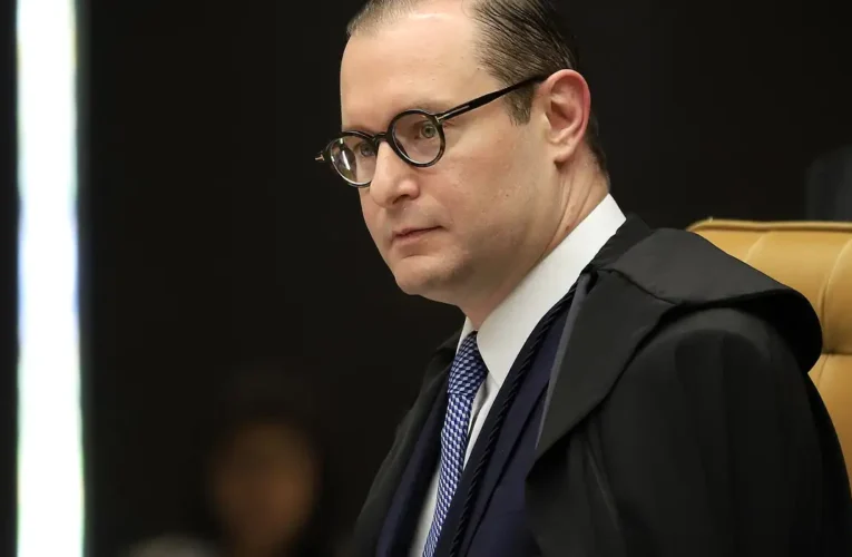 Zanin condena médico por trote misógino e fixa indenização