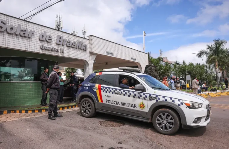 Moraes nega livre acesso de filhos de Bolsonaro em prisão domiciliar