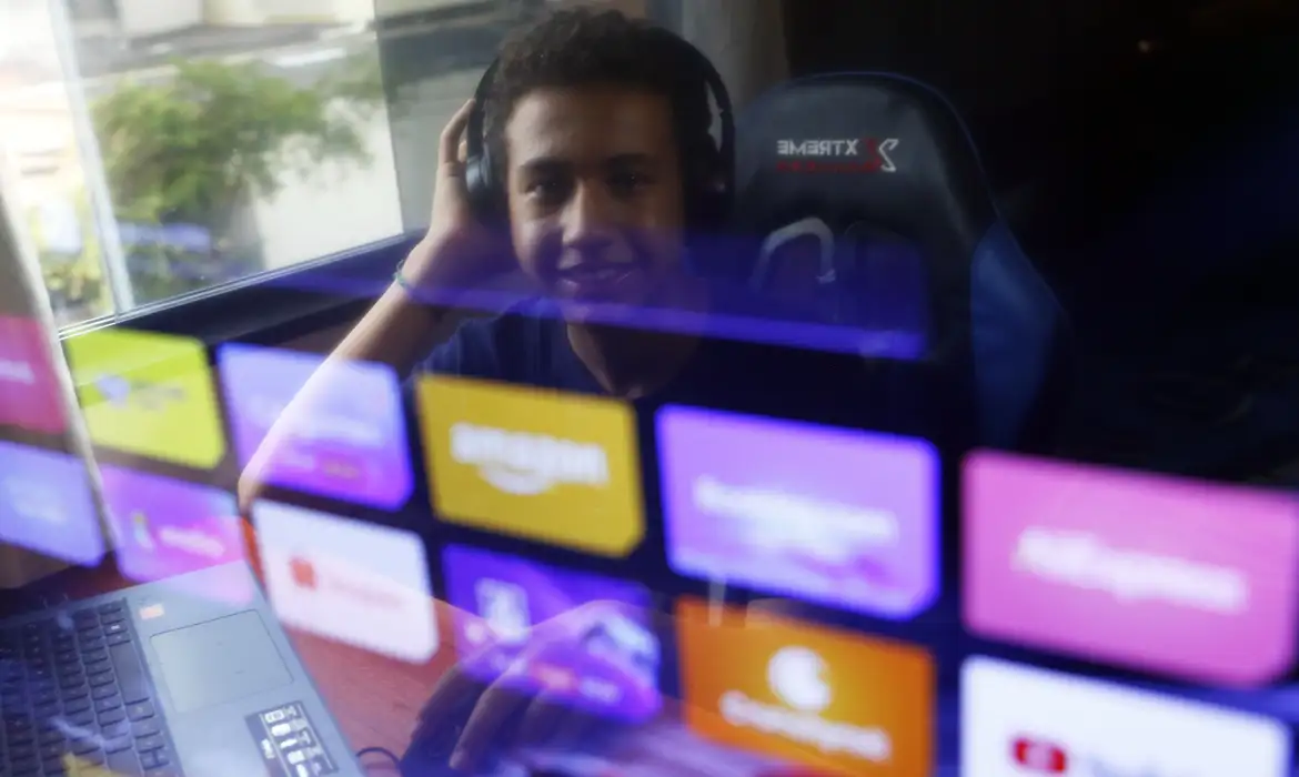 serviços digitais, verificação de idade, crianças na internet, ECA Digital, tecnologia, segurança digital, redes sociais, CGI.br, NIC.br, proteção infantil