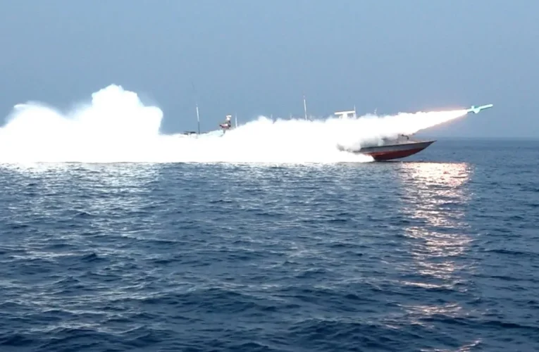 Tensão no Estreito de Ormuz: analista critica postura dos EUA e cessar-fogo